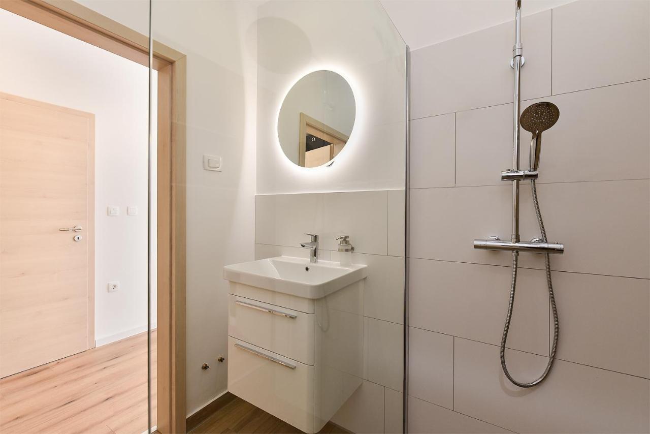 Jlo1 Mit Beheizbarem Pool Villa Peroj Dış mekan fotoğraf