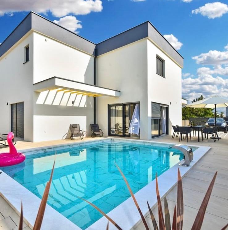 Jlo1 Mit Beheizbarem Pool Villa Peroj Dış mekan fotoğraf
